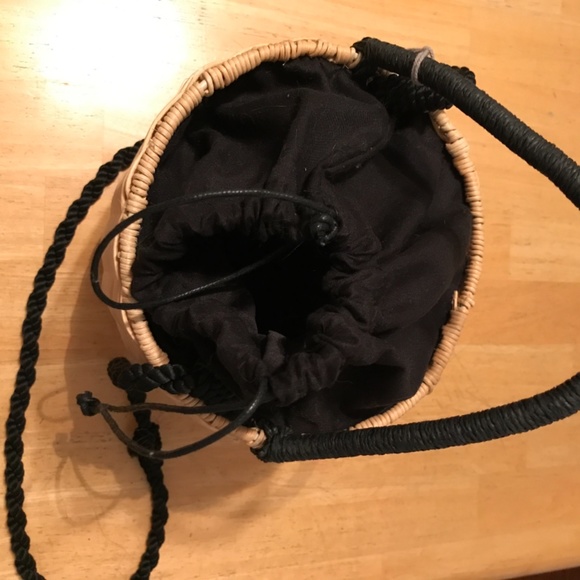 Wicker purse with strap & handle - Picture 5 of 6